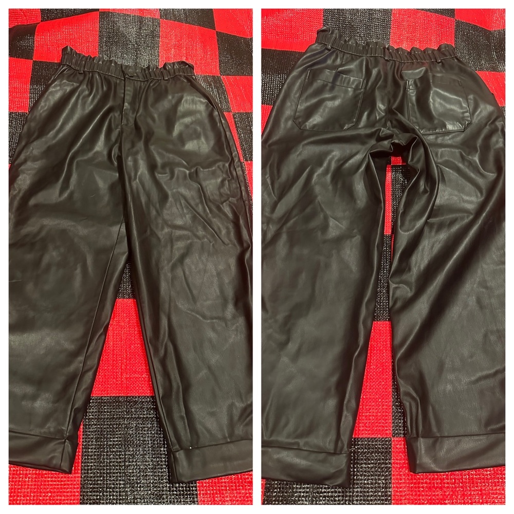 NWOT ZARA Faux Leather crop pants size L
Inseam 26”
Cuffed Hems